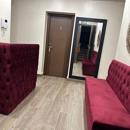Hostal “ Infantas” Мадрид Экстерьер фото
