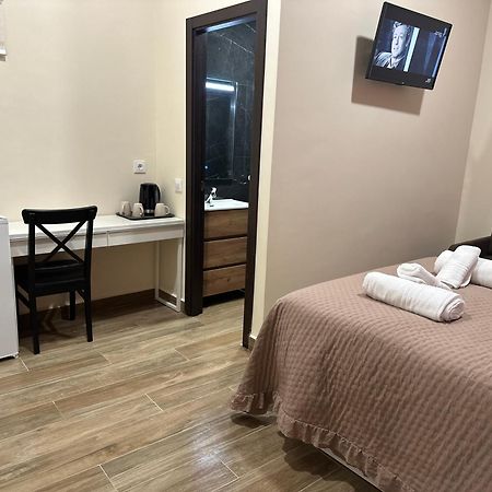 Hostal “ Infantas” Мадрид Экстерьер фото