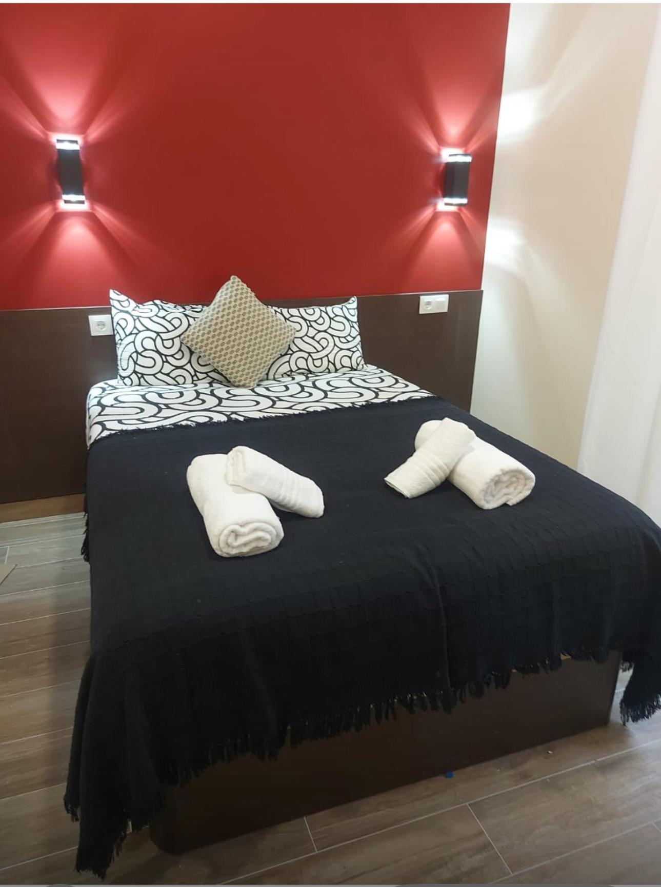 Hostal “ Infantas” Мадрид Экстерьер фото