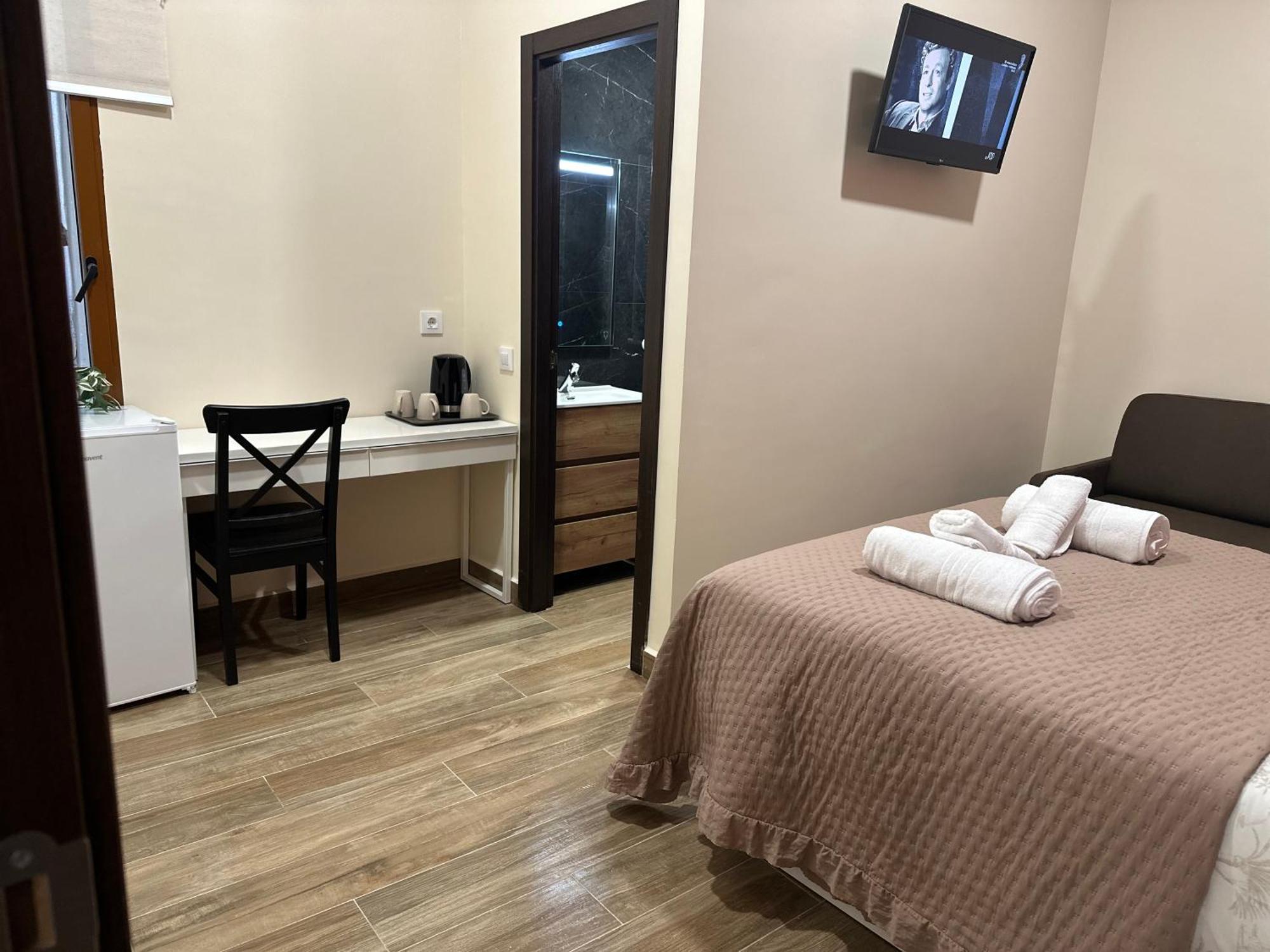 Hostal “ Infantas” Мадрид Экстерьер фото